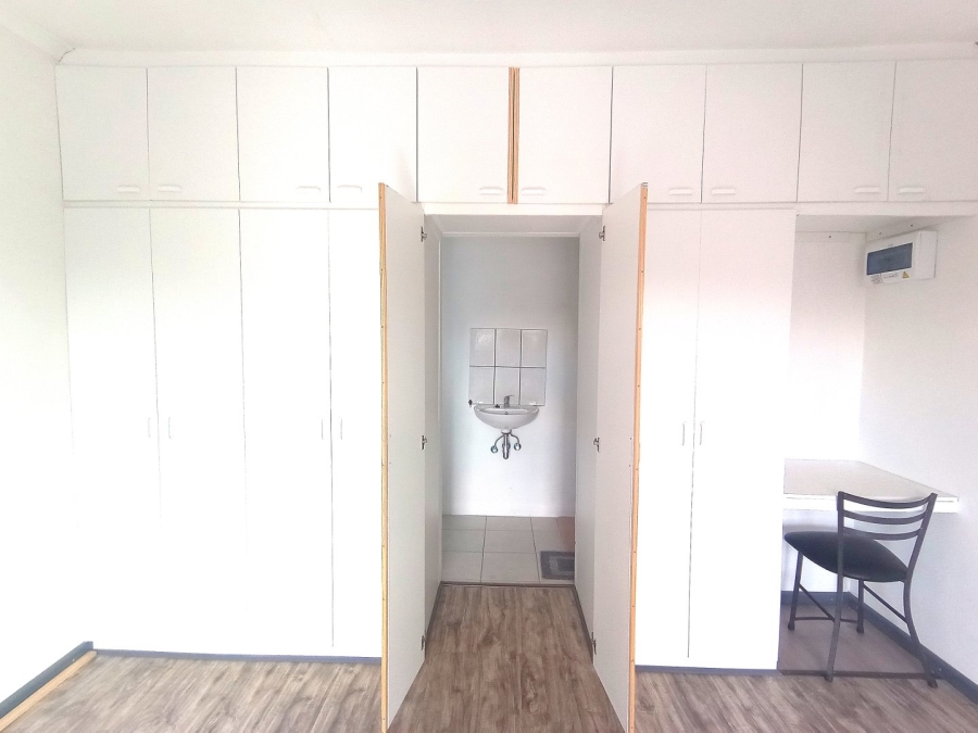 11 Bedroom Property for Sale in Ravensmead Western Cape